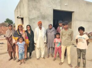 पकड़े गए पाकिस्तानी, टूरिस्ट वीजा लगाकर आए थे भारत।
